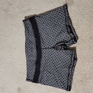 Lululemon grey/black patterned athletic hot pant shorts, 12 REG